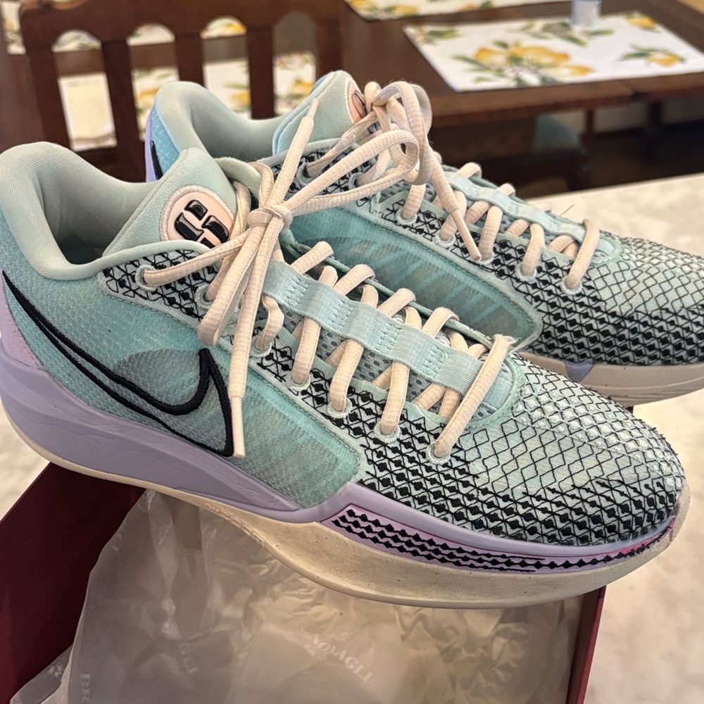 Women's Nike Sabrina Basketball 🏀 Shoes - Picture 3 of 4